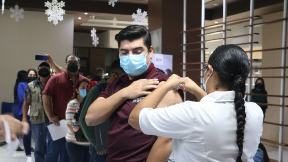 Aplican vacuna contra la influenza a empleados municipales