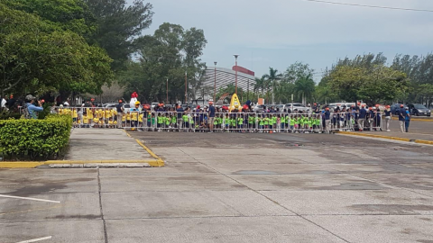 Realizan simulacro de incendio de vehículo