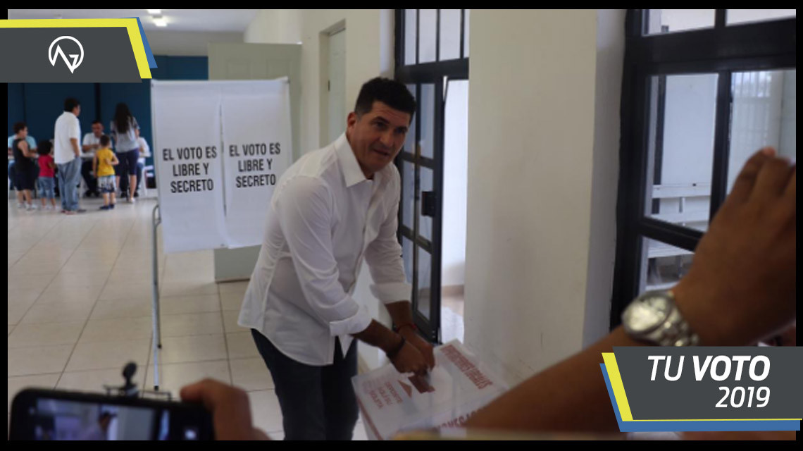 Miguel Ángel Gómez Orta emite su voto