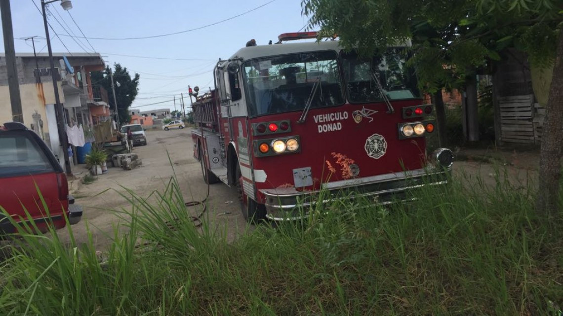 Incendio en basurero clandestino apunto de propagarse a viviendas