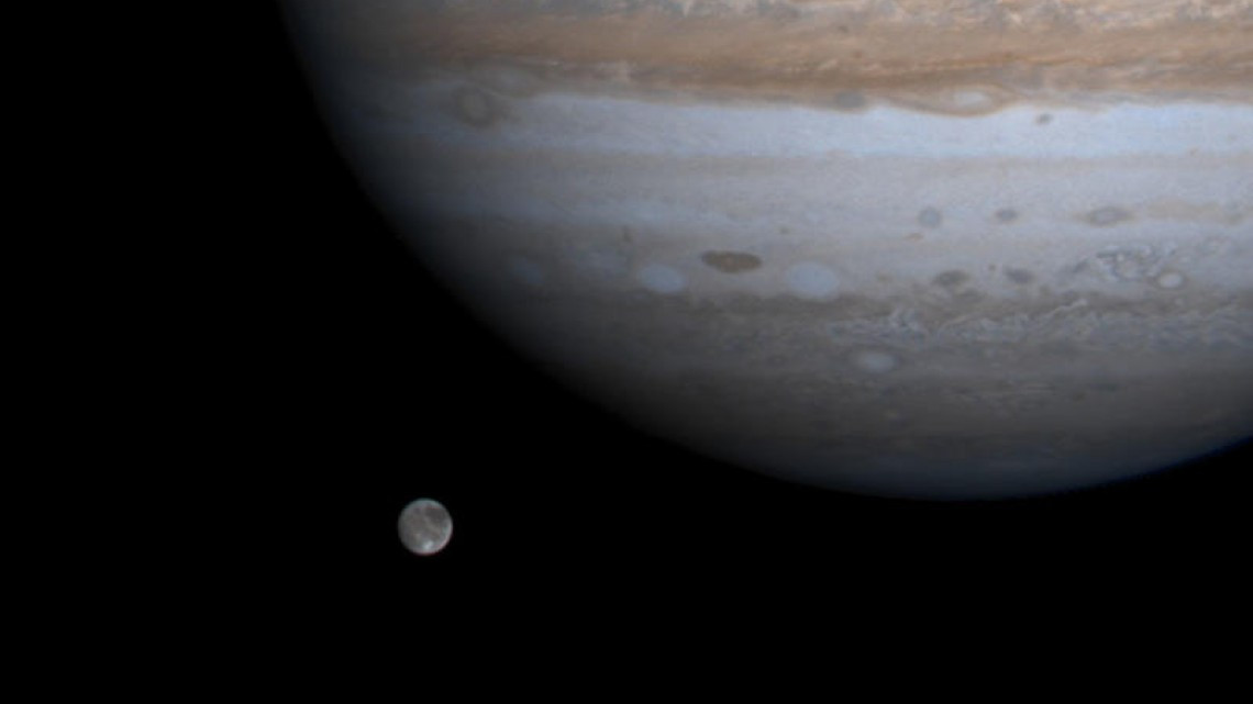 Sonda Juno tiene el primer acercamiento a la luna más grande de Júpiter 