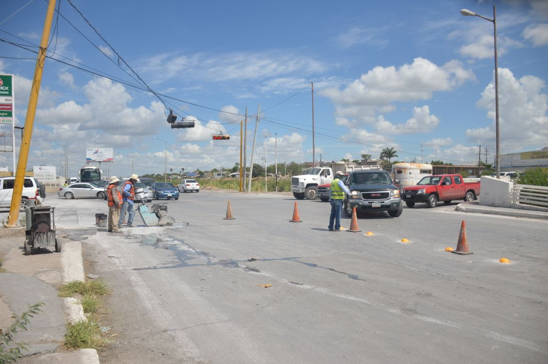 Instalan 'espiras' para agilizar tráfico en semáforos 