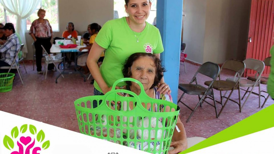 Realizan festejo a abuelitos del mes