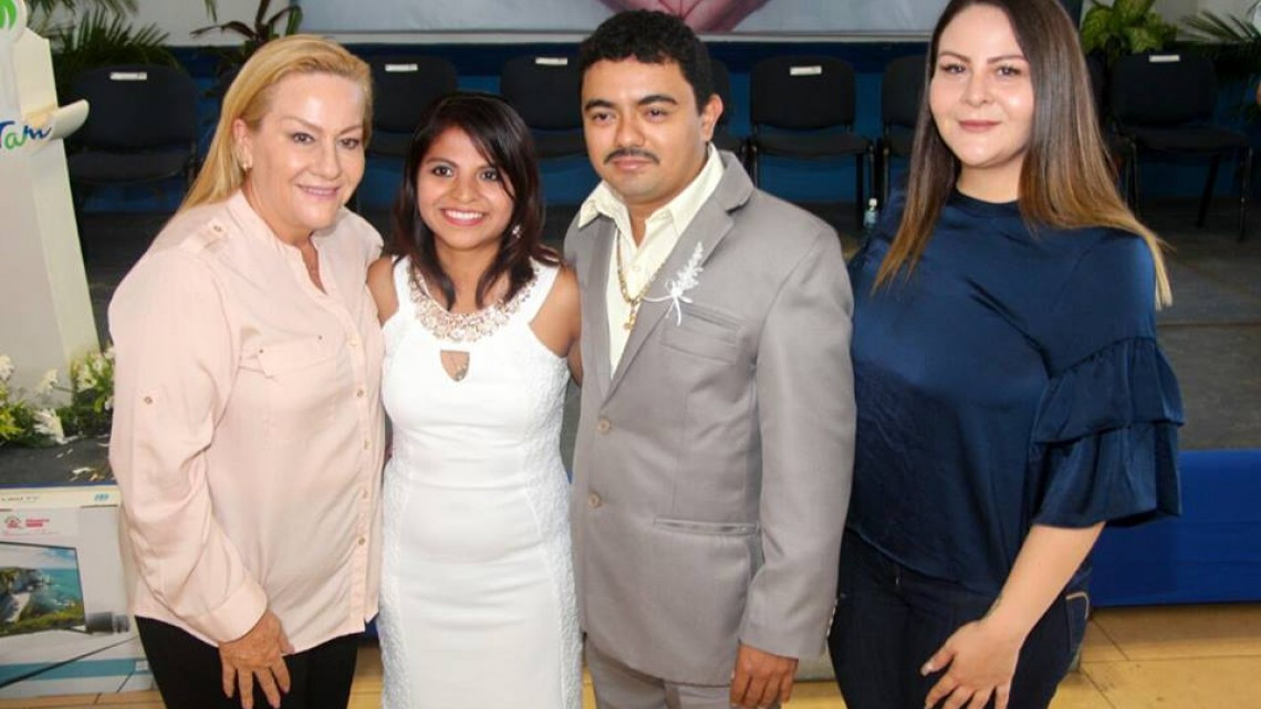 Realizan "Entrega de actas de matrimonios colectivos”