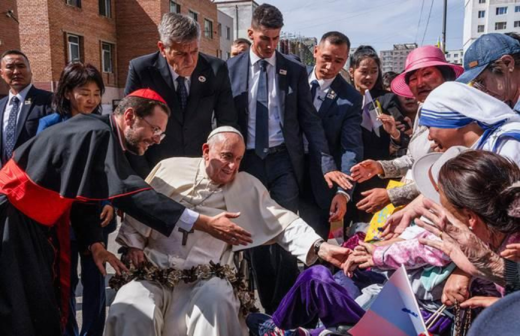 El Papa Francisco llega a Mongolia en primera visita de un papa al país
