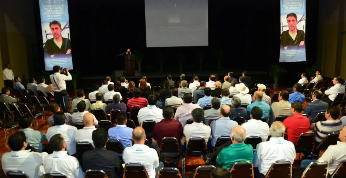Realizan conferencia sobre hombres en la igualdad de género