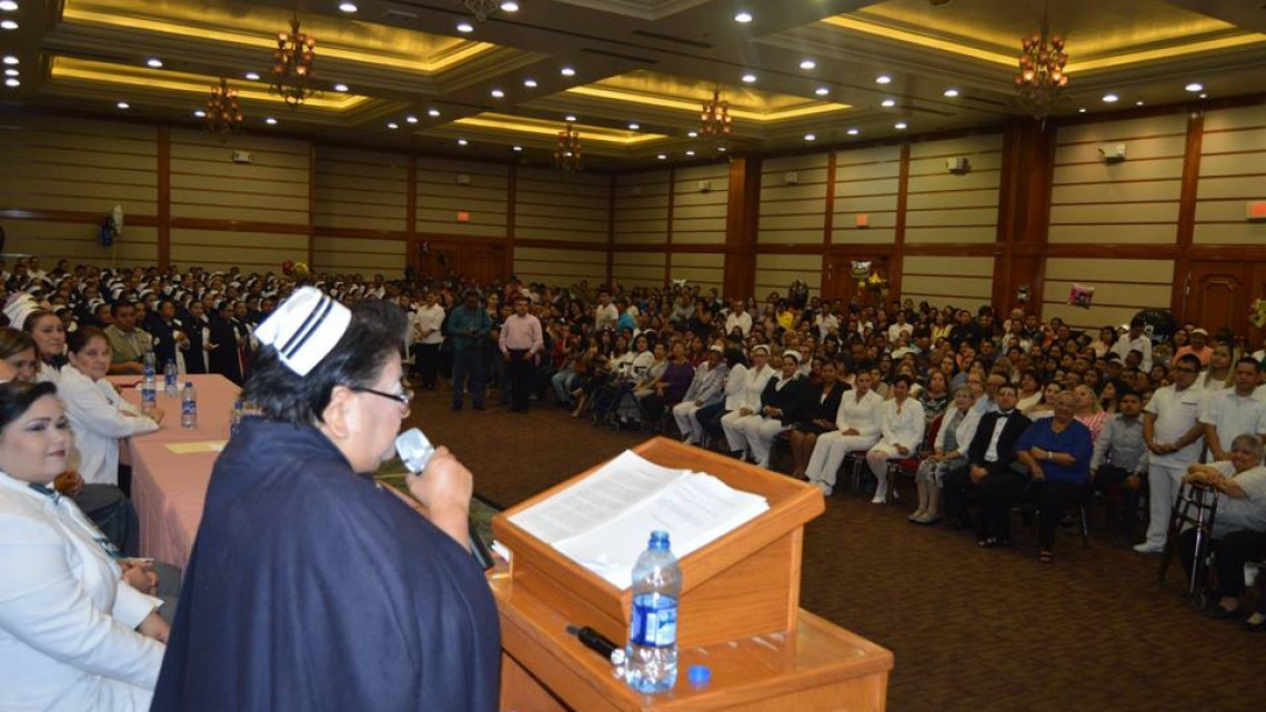 Maki felicita a graduados de escuela de Enfermería Dr. José Ángel Cadena y Cadena