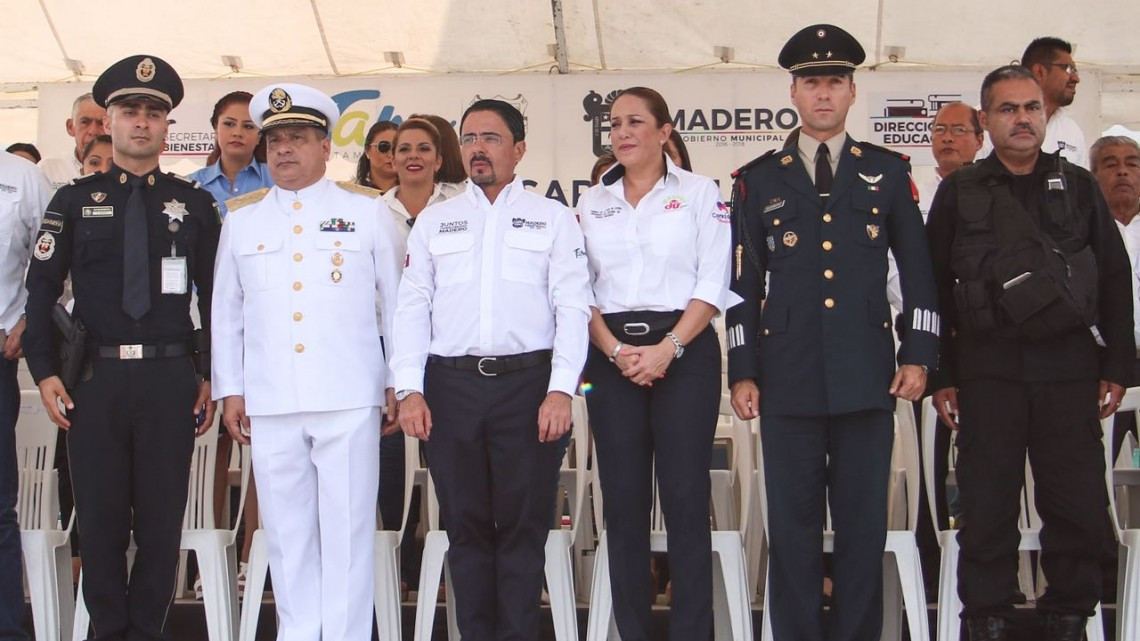  Encabeza alcalde desfile cívico militar por 207 Aniversario Independencia