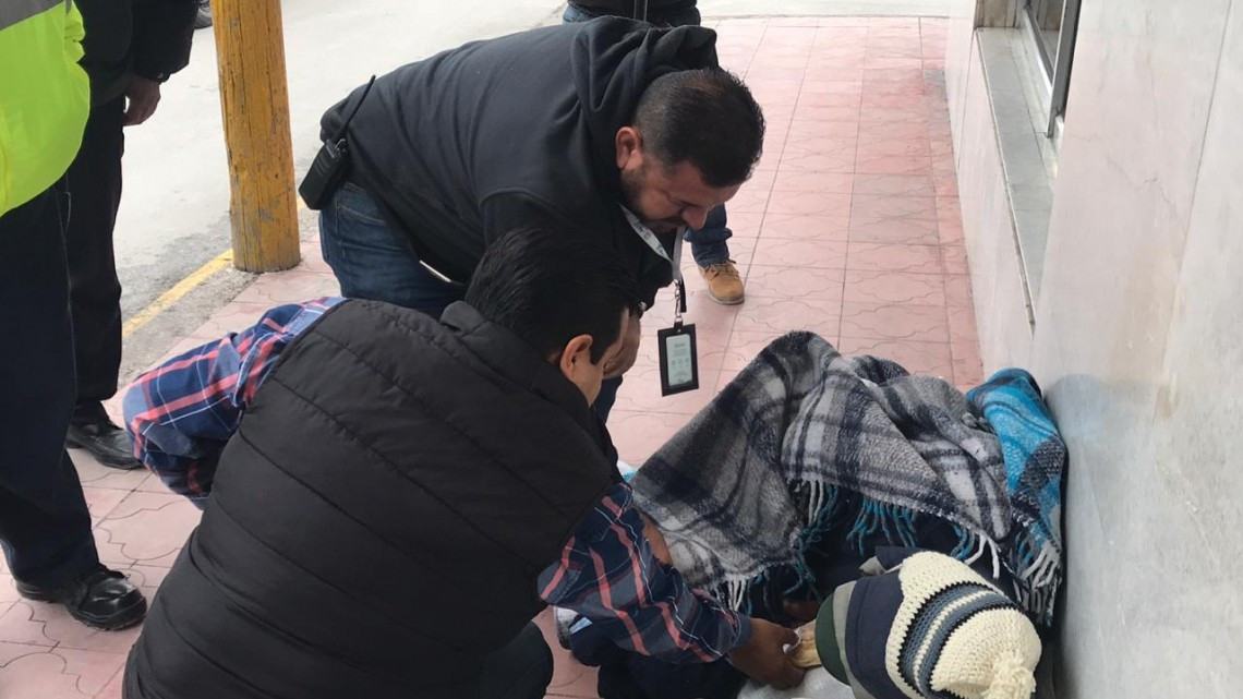 Buscan indigentes refugiarse de bajas temperaturas