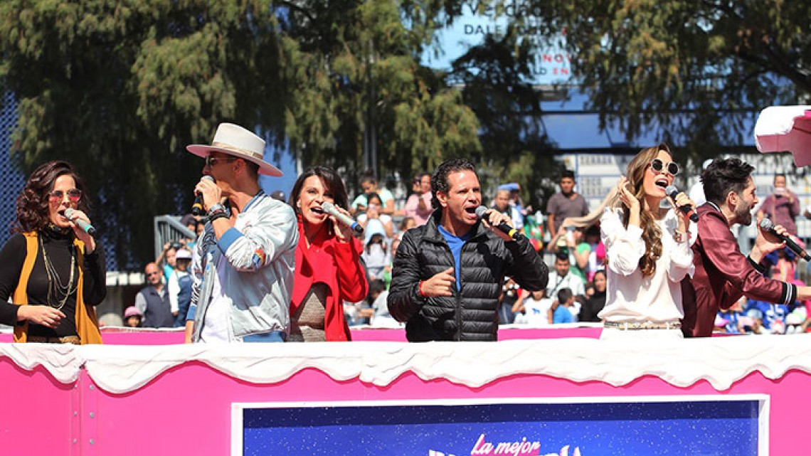 Timbiriche se presenta en desfile navideño de CDMX