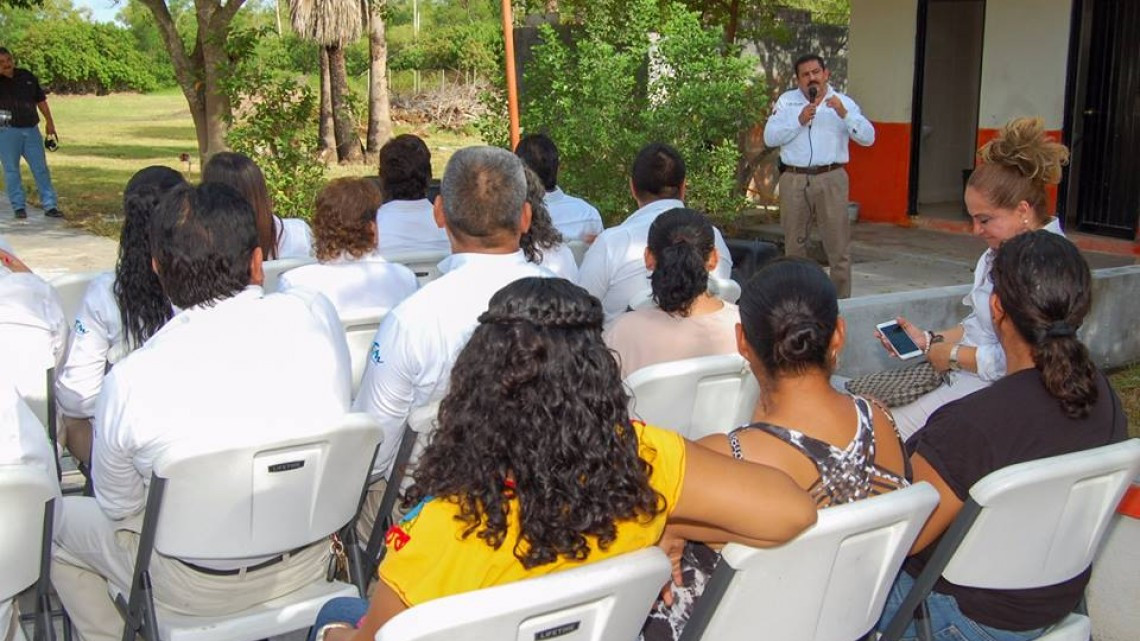 Dan banderazo para construcción de techumbre