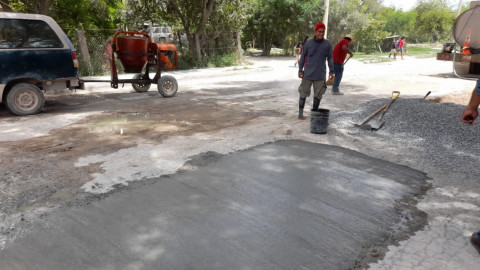 Rehabilitan avenida Las Flores en la villa