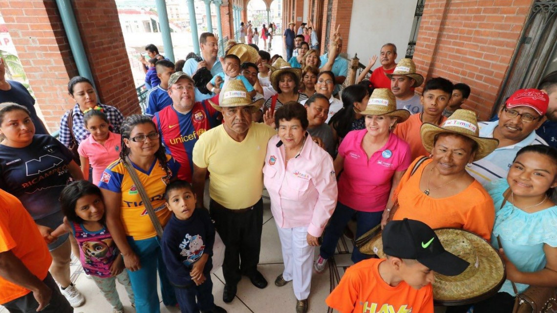 Alcaldesa saluda a turistas en Edificio de Ex- Aduana de Tampico