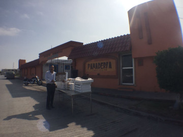 Jóvenes en recuperación ofrecen la tradicional rosca de reyes