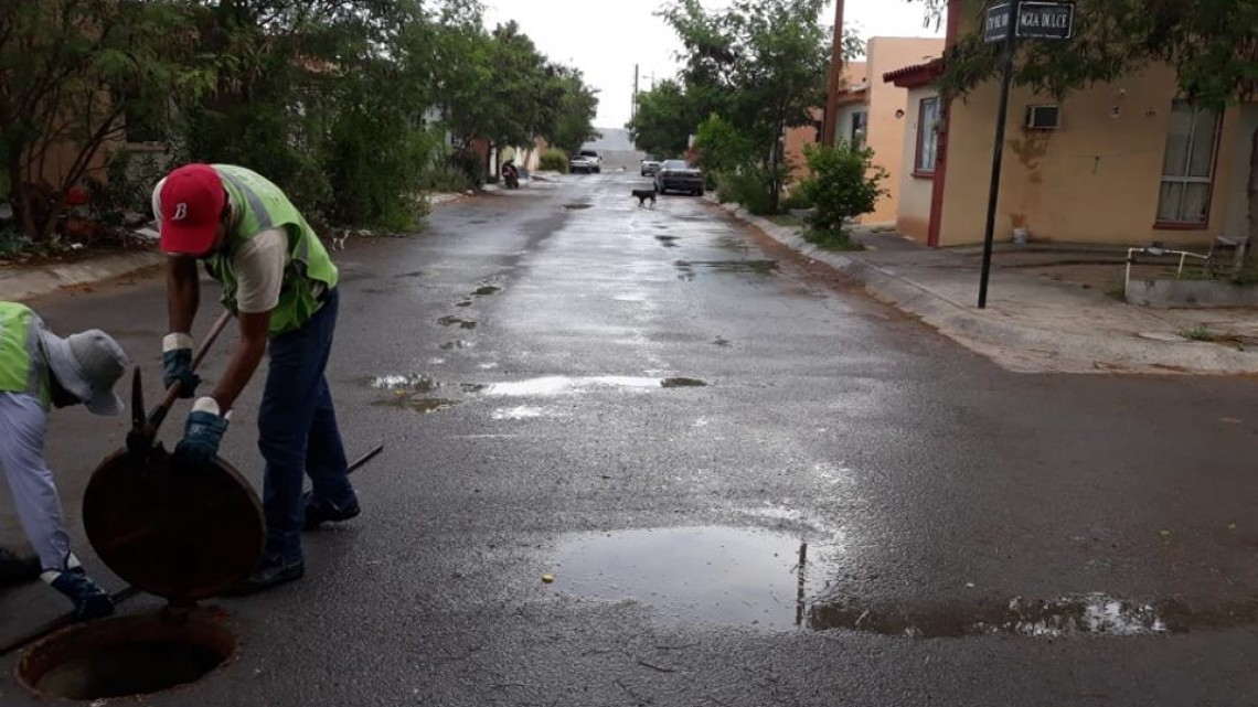 Comapa trabaja con equipo vactor