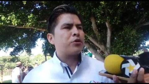 Regidores obligan a veladores a pagar mercancía robada