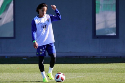 Lainez ya entrena con el Betis