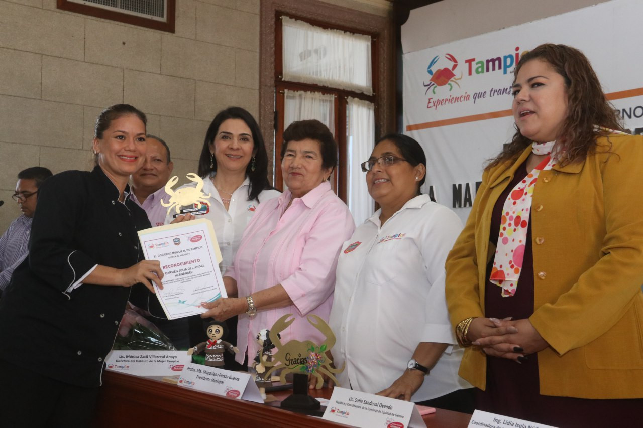 Reconocen a maestras voluntarias del Instituto de la Mujer