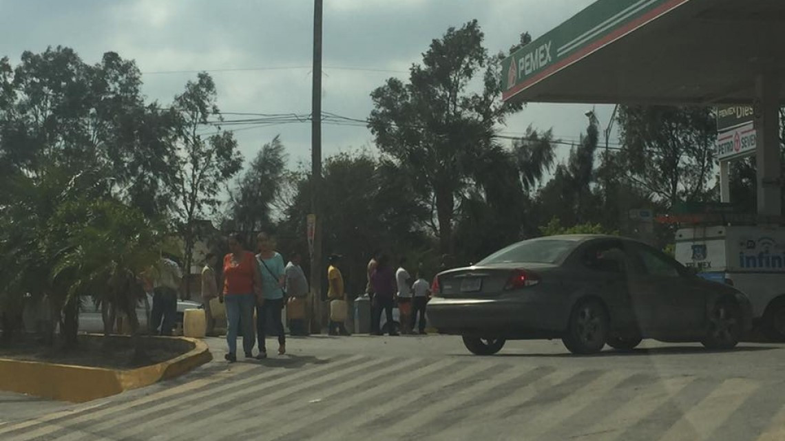 Cierre de gasolinas provoca caos en Matamoros 