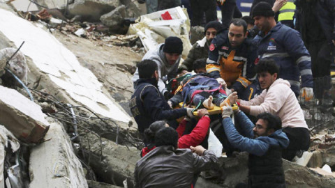 Más de mil 700 muertos por sismo de magnitud 7.8 en Turquía y Siria