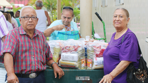 Entrega DIF Altamira apoyos alimentarios para los adultos mayores
