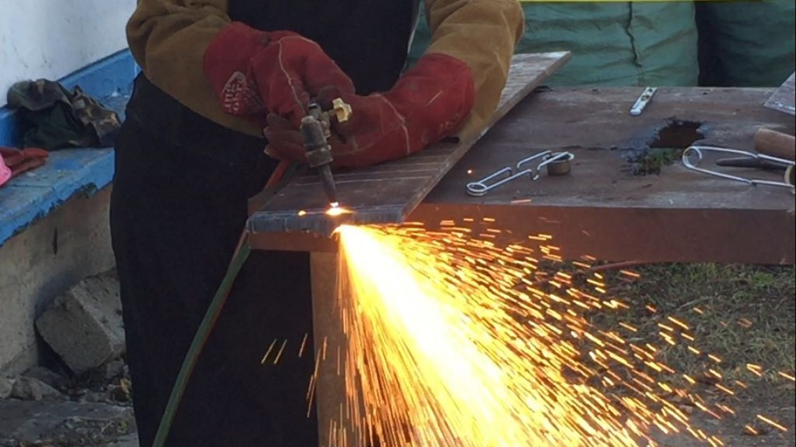 Mujeres son capacitadas para incursionar en el mundo de la construcción