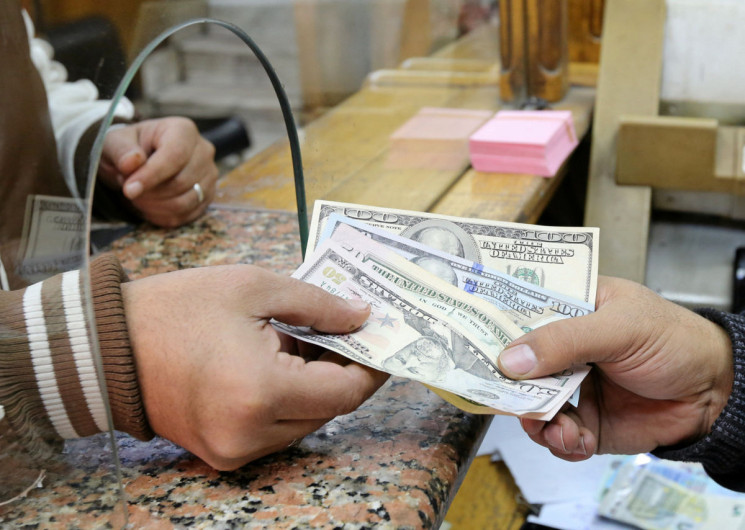 Peso recupera 53.2 centavos frente al dólar en la semana: Banco Base