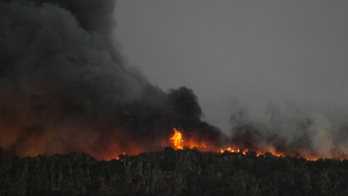 Evacuan a 20 mil civiles al norte de California por incendios 