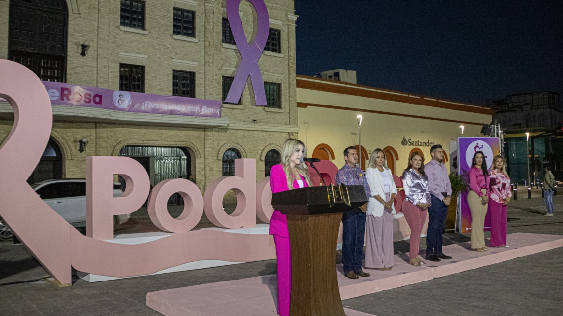 Presidencia de Matamoros se ilumina de Rosa por lucha contra el cáncer de mama