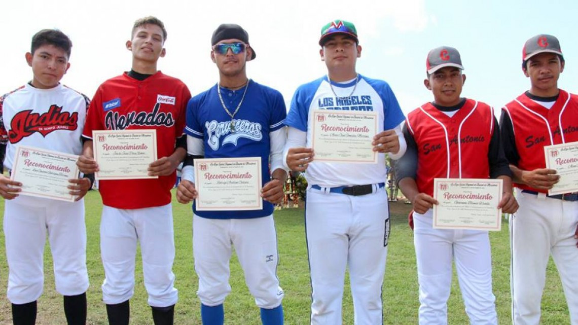 Amparán Cruz asiste y preside torneos de Beisbol