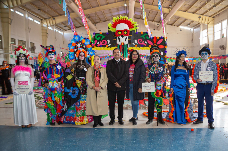 Con monumental tapete y altar de muertos, participa prepa “Ricardo Flores Magón” en Festival de la Huesuda 2023  
