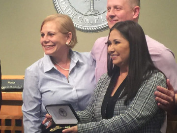  Ana Gabriel recibe las llaves de la ciudad de Miami