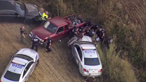 Golpean policías a delincuente tras larga persecución