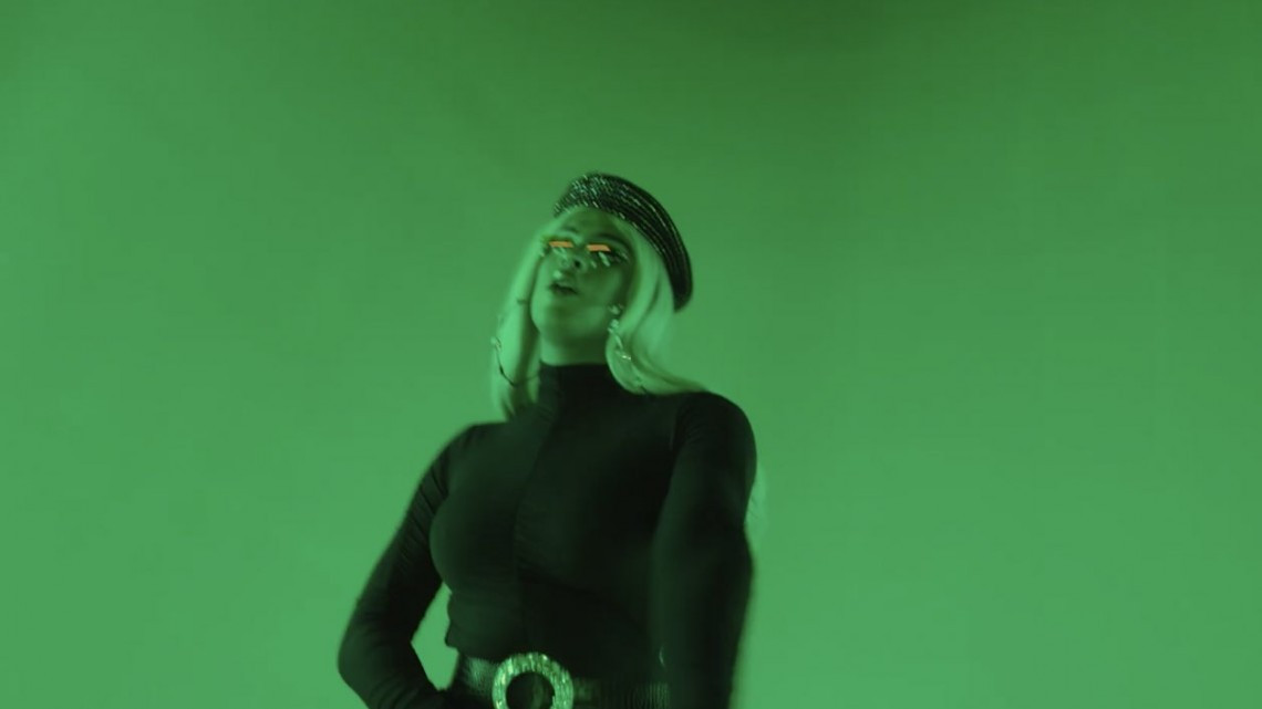 ¡Bad Bunny se viste de mujer en Yo Perreo Sola!