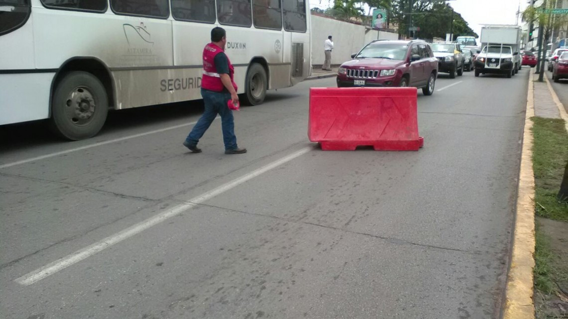 PEMEX trabaja en hundimiento registrado en la avenida Hidalgo