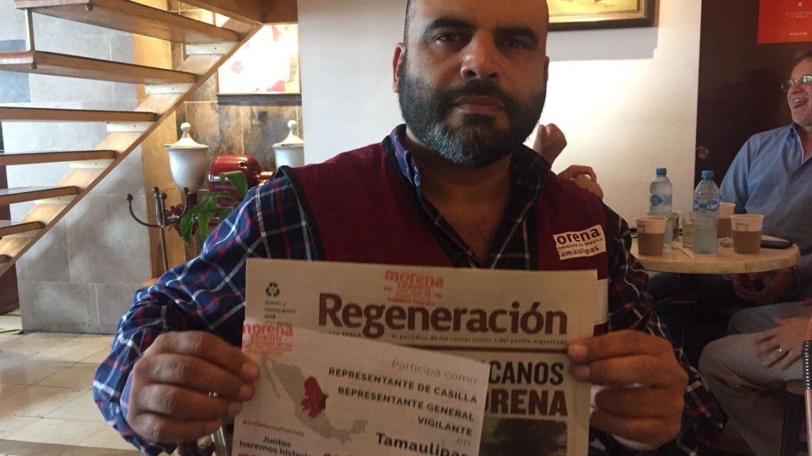 Padres de familia modernizan aulas de clases