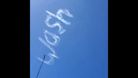 “Lávate las manos”, escriben en el cielo de Australia 
