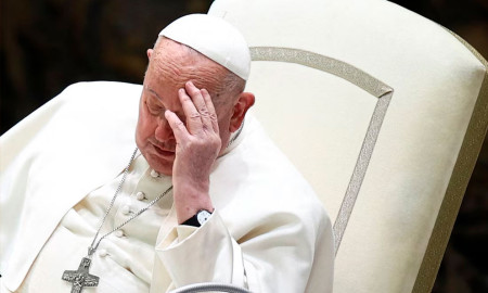 El papa necesita ‘reposo absoluto’ tras ser internado