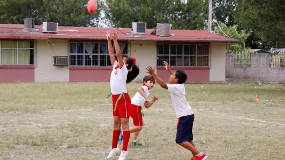 Alcalde supervisa avance de equipos del torneo de Tochito Bandera 2017
