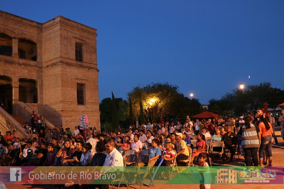 Éxito de presentaciones en Domingo Familiar