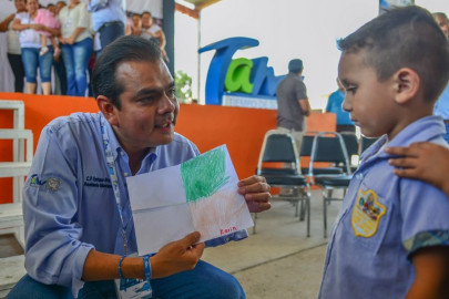 Entregarán uniformes y útiles a alumnos de más de 300 escuelas
