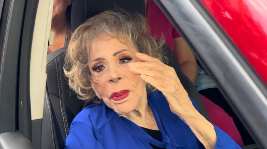 Silvia Pinal sale del hospital tras 12 días internada