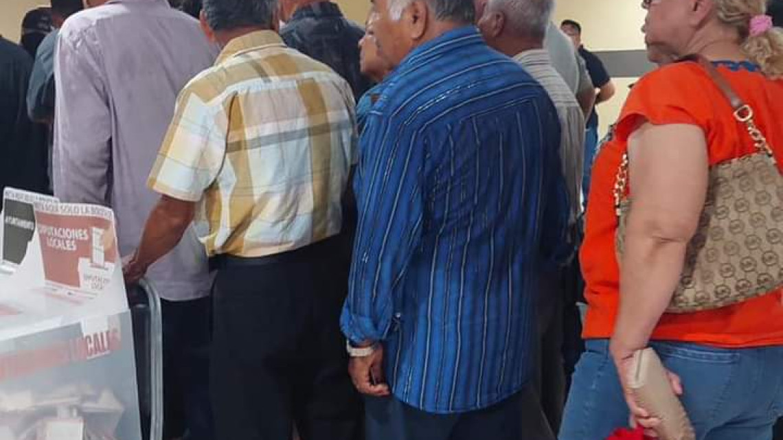 Saturan electores casillas especiales, solo hay mil boletas por elección