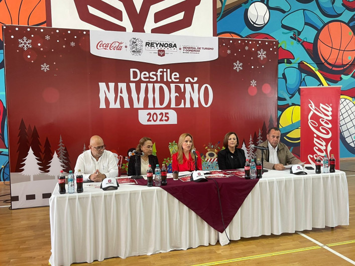 Más de 100 carros alegóricos en desfile navideño 