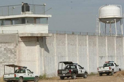 Detienen a mujer policía por secuestro 