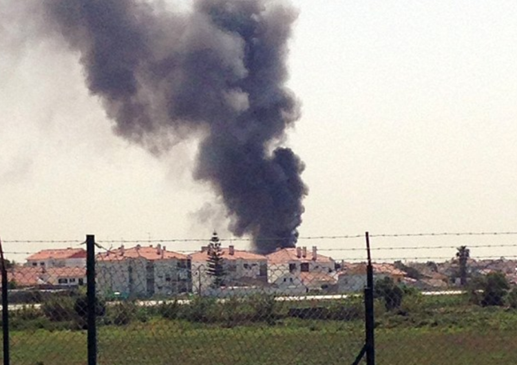 Avioneta se estrella en supermercado en Portugal; 5 muertos