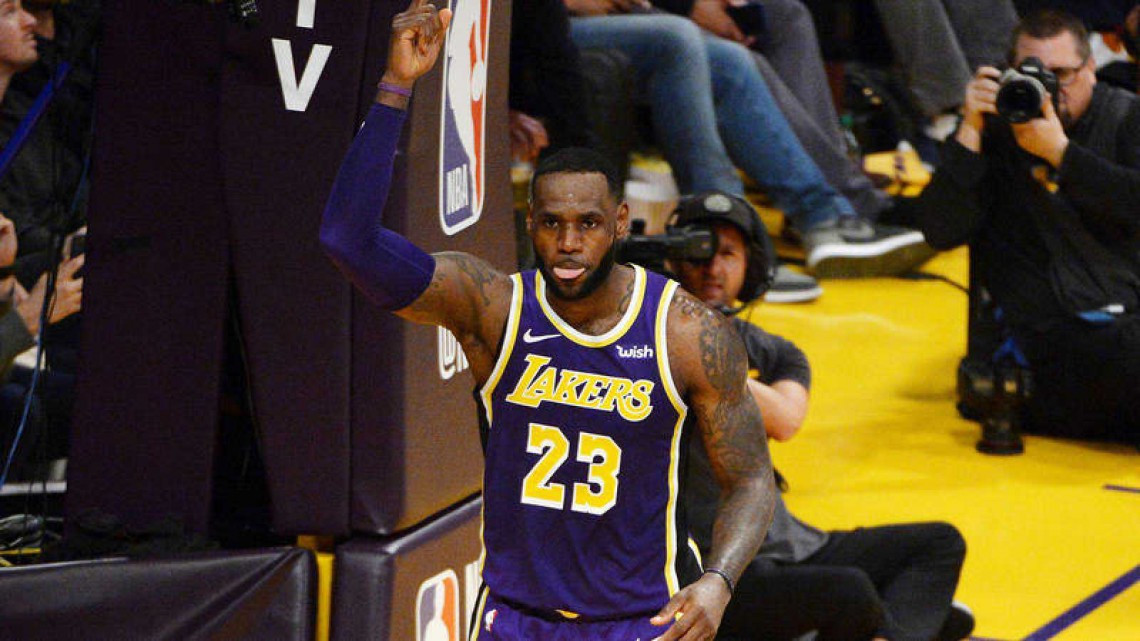 LeBron supera a Jordan como el cuarto mejor anotador