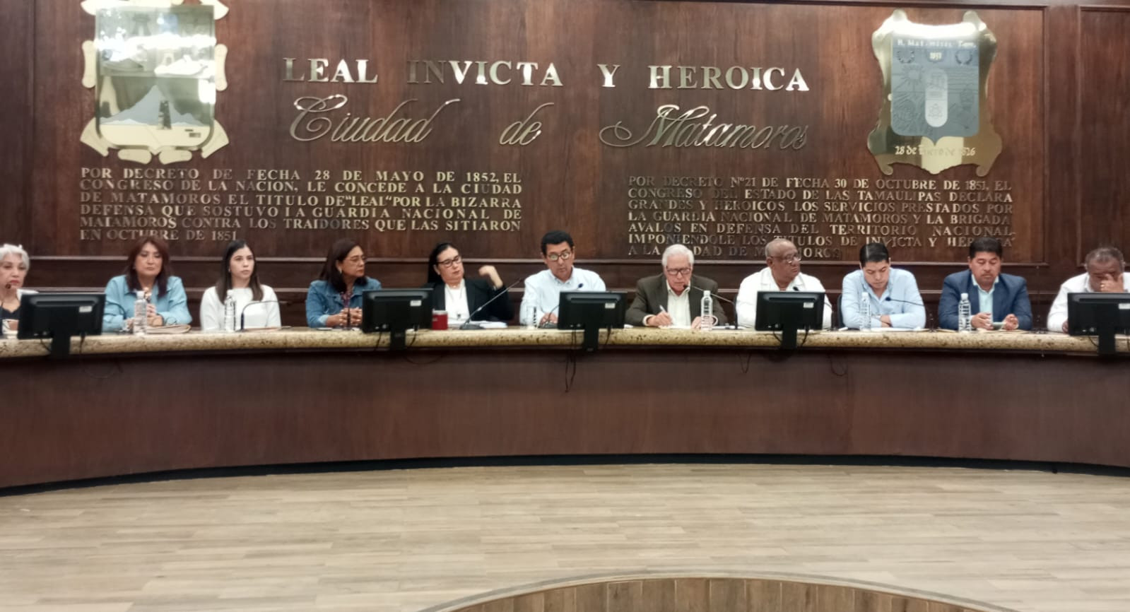 Cabildo aprueba licencia de Mario López y toma protesta su suplente