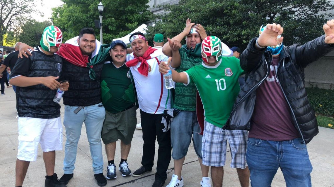 Mexicanos abarrotan el soldier Field previo al MEX vs EU