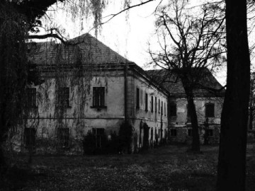 Proponen encerrar a quienes incumplan aislamiento en casas embrujadas